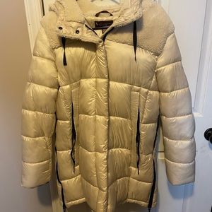 Women's Koolaburra by
UGG Hooded Light Beige
Mixed-Media Puffer
Jacket, Medium